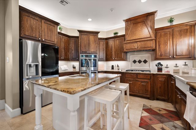 560 Clubhouse Drive, Corsicana, TX 75109