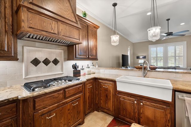 560 Clubhouse Drive, Corsicana, TX 75109