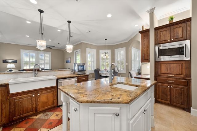 560 Clubhouse Drive, Corsicana, TX 75109