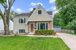 117 S ERIE Street, Wheaton, IL 60187
