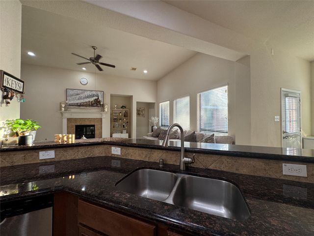 7818 Pacific Spring Lane, Richmond, TX 77407