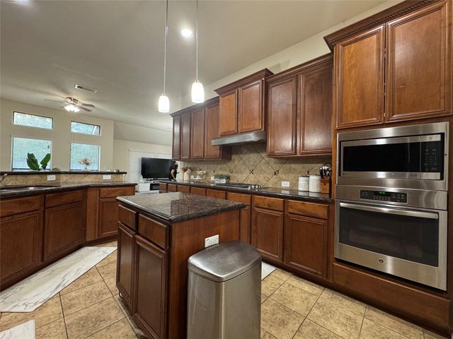 7818 Pacific Spring Lane, Richmond, TX 77407