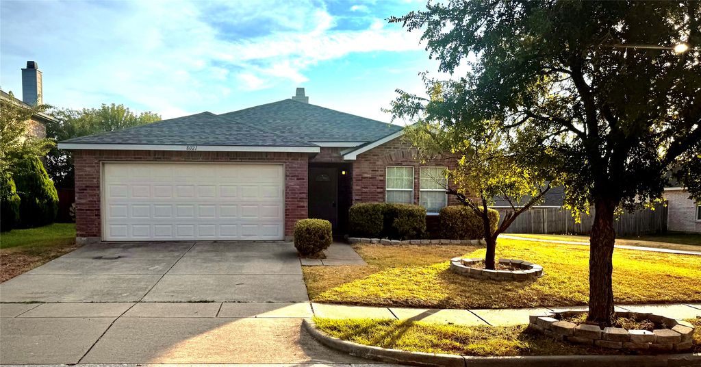 8021 Stowe Springs Lane, Arlington, TX 76002 — exterior