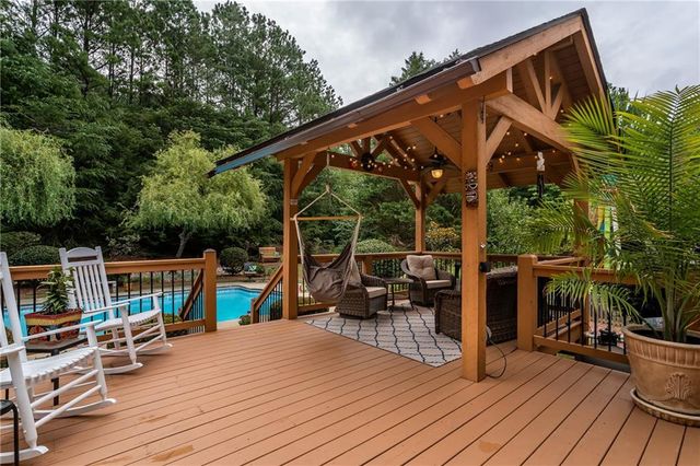 8046 Ridge Valley, Woodstock, GA 30189