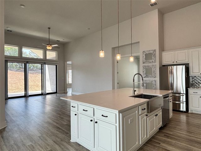 19521 Tranquility Falls CV, Lago Vista, TX 78645