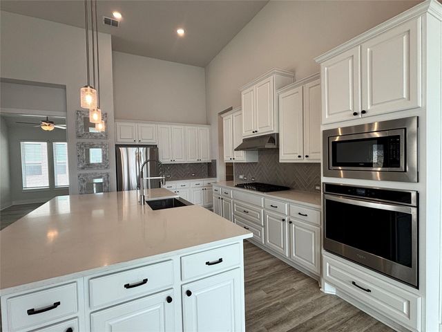 19521 Tranquility Falls CV, Lago Vista, TX 78645