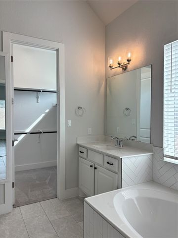 19521 Tranquility Falls CV, Lago Vista, TX 78645