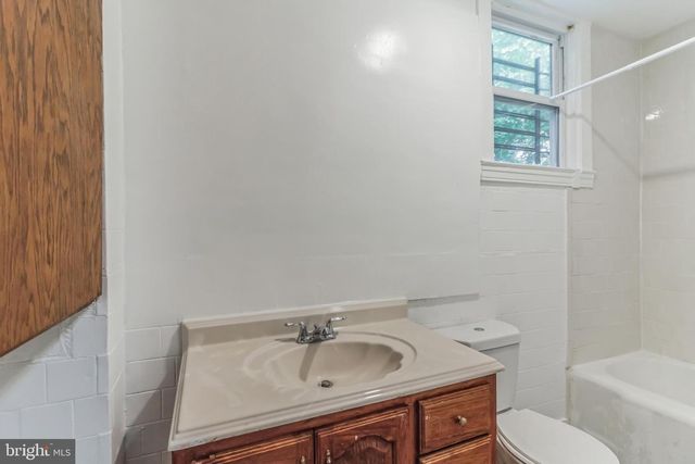 2218 ROSLYN AVE, Baltimore, MD 21216