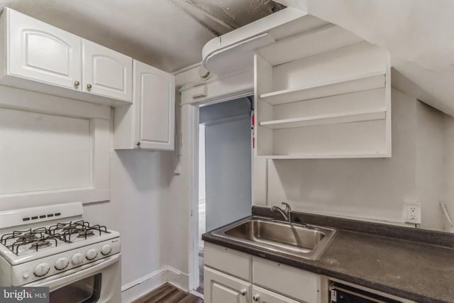 2218 ROSLYN AVE, Baltimore, MD 21216