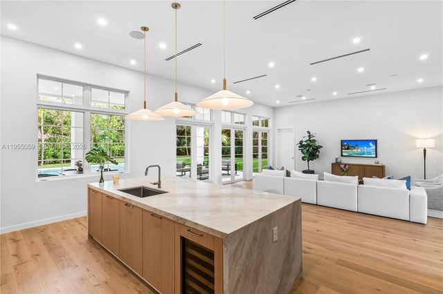 7605 SW 71st Ave, Miami, FL 33143