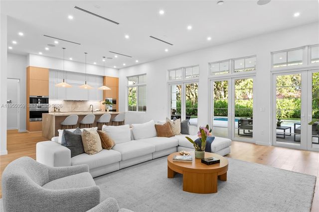 7605 SW 71st Ave, Miami, FL 33143