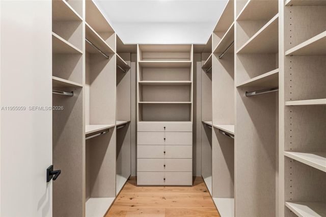 7605 SW 71st Ave, Miami, FL 33143