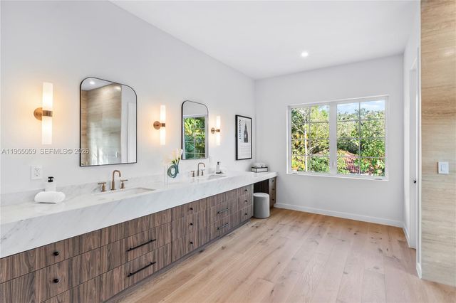 7605 SW 71st Ave, Miami, FL 33143