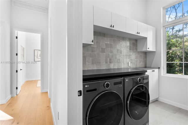 7605 SW 71st Ave, Miami, FL 33143