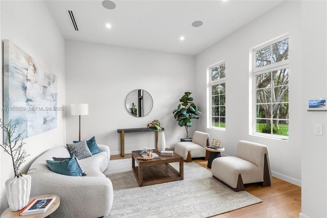 7605 SW 71st Ave, Miami, FL 33143