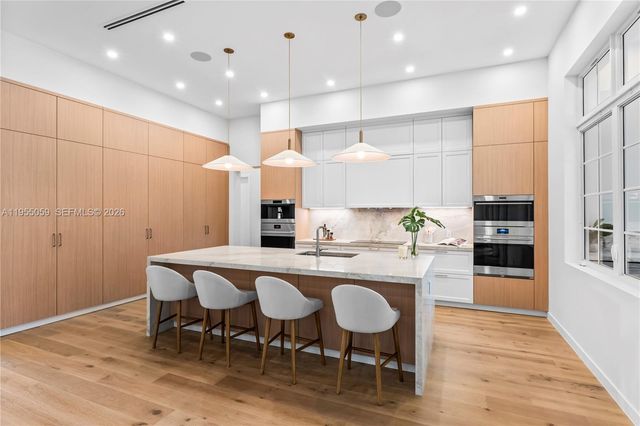 7605 SW 71st Ave, Miami, FL 33143