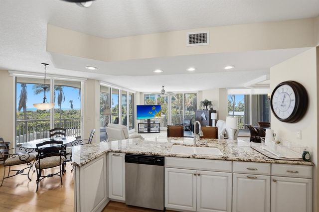2900 N Highway 2-d, Hutchinson Island, FL 34949