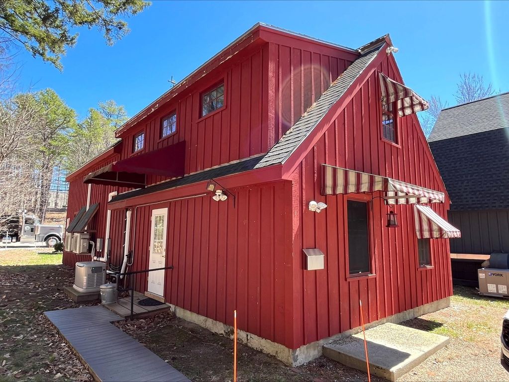290 E Side Rd Ste 3, Conway, NH 03818