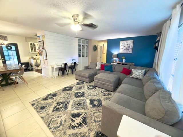 1582 SE Crown St, Port St. Lucie, FL 34983