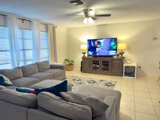 1582 SE Crown St, Port St. Lucie, FL 34983