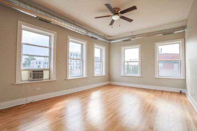 2712 N Milwaukee Avenue 210, Chicago, IL 60647