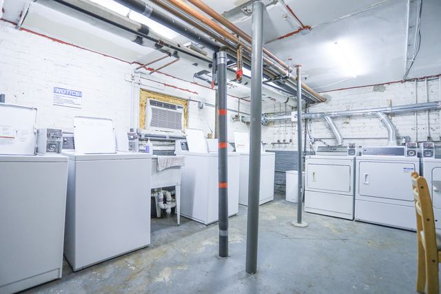 2712 N Milwaukee Avenue 210, Chicago, IL 60647