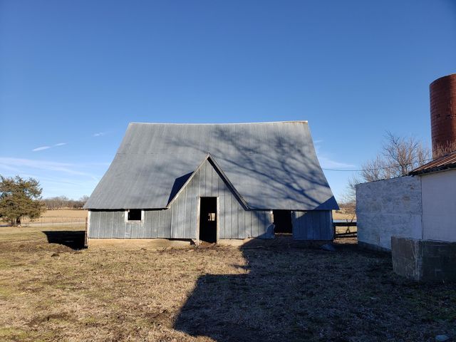 000 Farm Road 2000, Monett, MO 65708