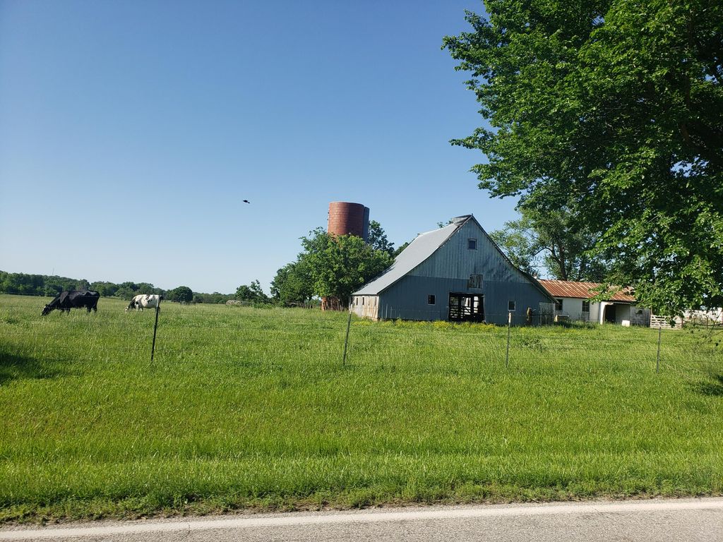 000 Farm Road 2000, Monett, MO 65708