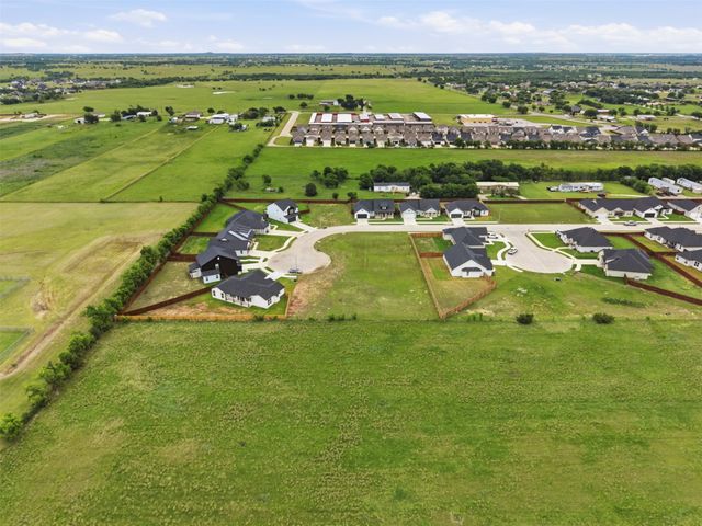 593 Highview Court, Godley, TX 76044