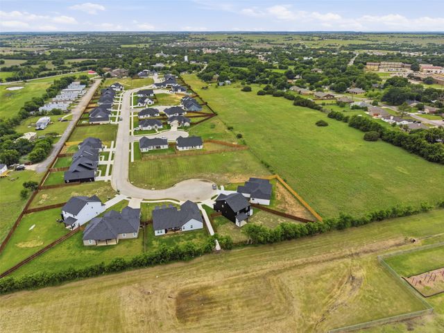 593 Highview Court, Godley, TX 76044