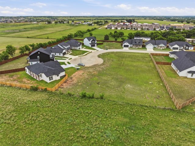 593 Highview Court, Godley, TX 76044