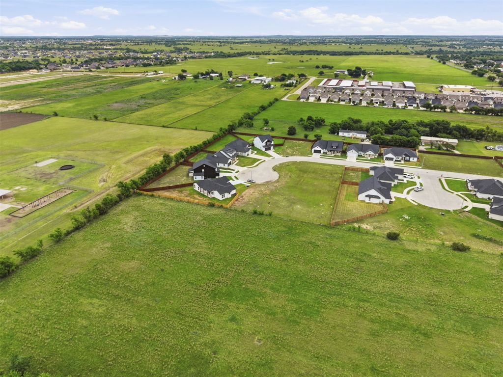 593 Highview Court, Godley, TX 76044