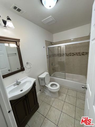 639 E 82nd Street, Los Angeles, CA 90001