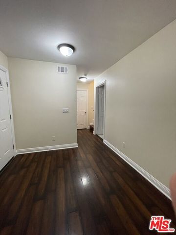 639 E 82nd Street, Los Angeles, CA 90001