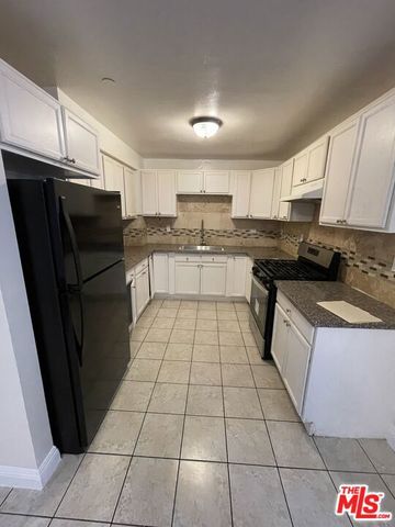 639 E 82nd Street, Los Angeles, CA 90001