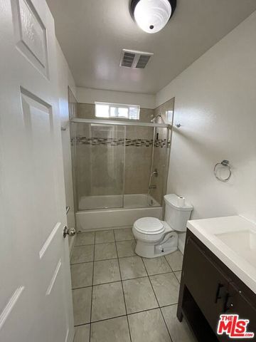 639 E 82nd Street, Los Angeles, CA 90001