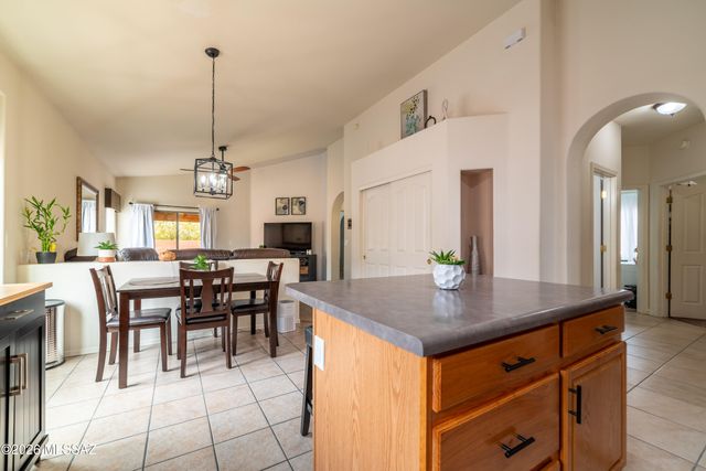 5615 W Cortaro Crossing Drive, Tucson, AZ 85742