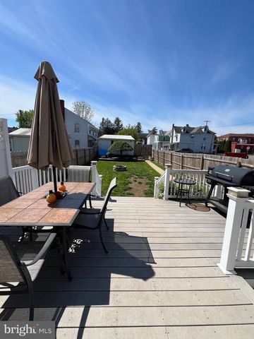 10 E PENN AVE, Robesonia, PA 19551