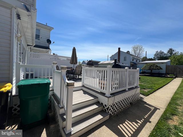 10 E PENN AVE, Robesonia, PA 19551