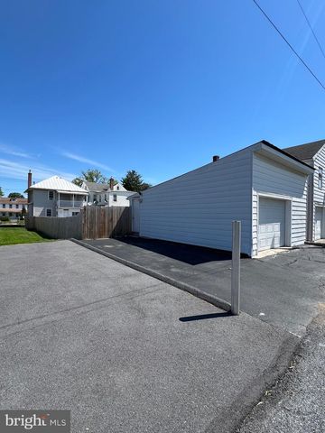 10 E PENN AVE, Robesonia, PA 19551