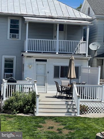 10 E PENN AVE, Robesonia, PA 19551
