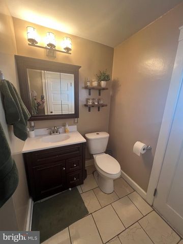 10 E PENN AVE, Robesonia, PA 19551