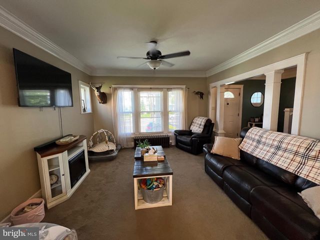 10 E PENN AVE, Robesonia, PA 19551