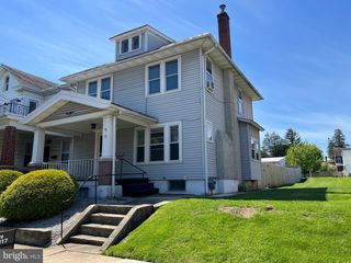 10 E PENN AVE, Robesonia, PA 19551