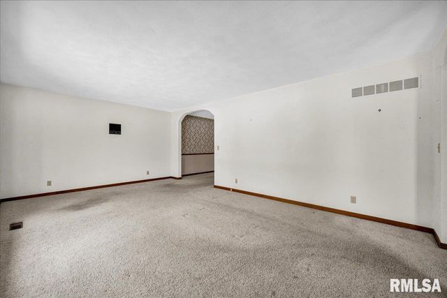 229 WHISPERING OAKS Drive, Metamora, IL 61548