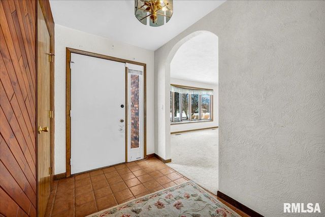 229 WHISPERING OAKS Drive, Metamora, IL 61548