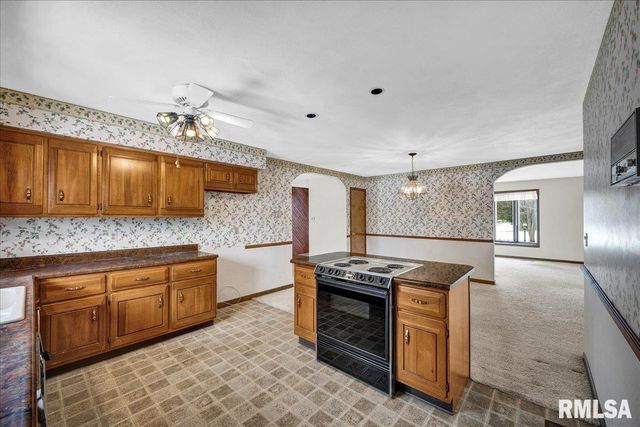 229 WHISPERING OAKS Drive, Metamora, IL 61548