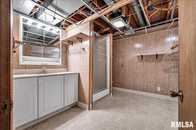 229 WHISPERING OAKS Drive, Metamora, IL 61548