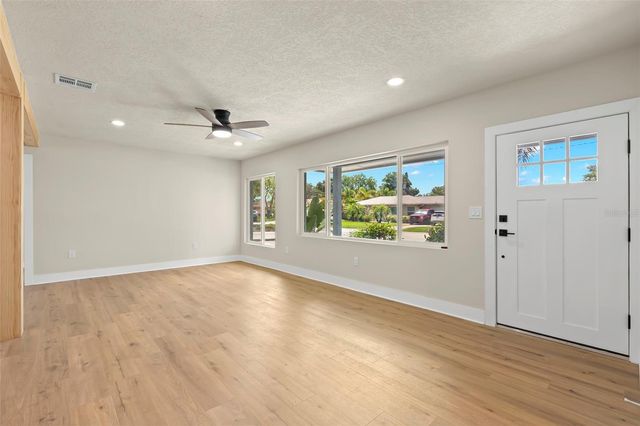 5299 35TH AVENUE N, St Petersburg, FL 33710