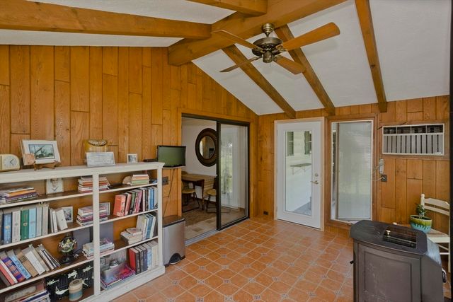 19 Dennis St, Springfield, MA 01118